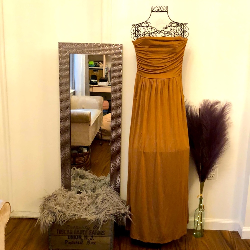 Strapless gold color maxi dress with pockets!